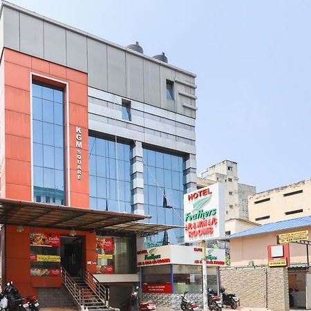 Capital O 71307 Feathers Hotel Kochi ภายนอก รูปภาพ