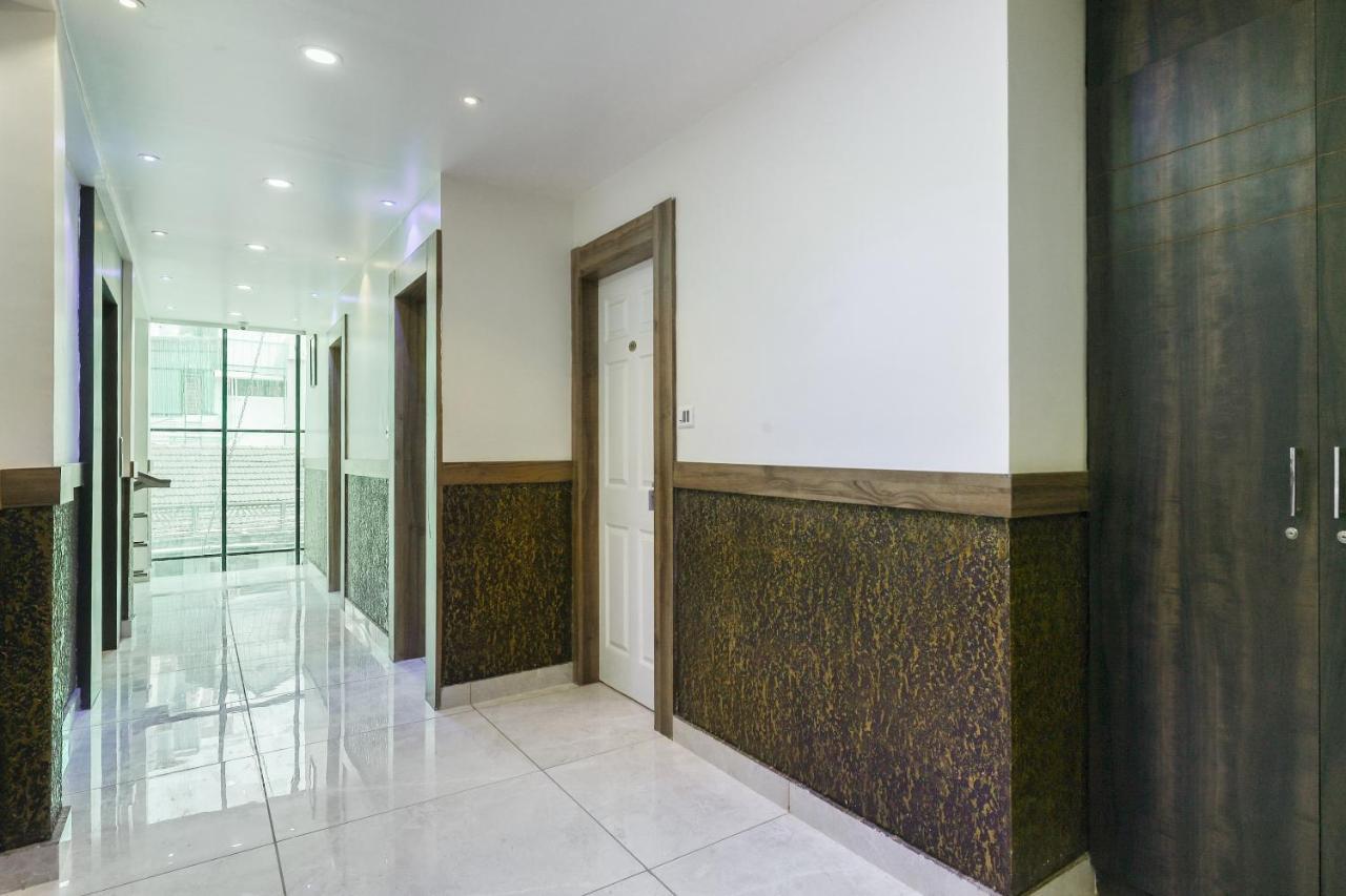 Capital O 71307 Feathers Hotel Kochi ภายนอก รูปภาพ