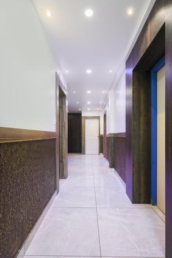 Capital O 71307 Feathers Hotel Kochi ภายนอก รูปภาพ